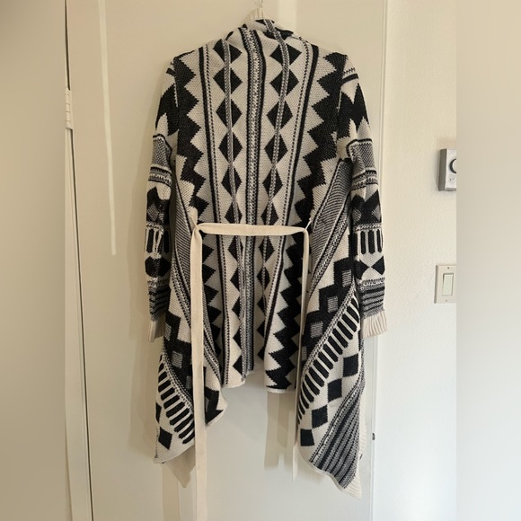 Long Asymmetrical cardigan/sweater. - Picture 3 of 4